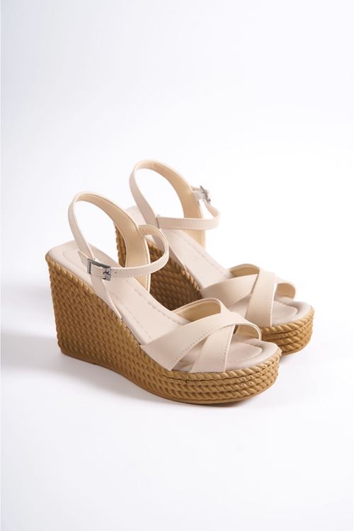 SOFIA Tokalı Lastikli Dolgu Topuklu Ortopedik Taban Hasır Görünümlü Kadın Sandalet KT Ten