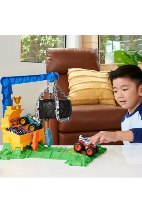 Hot Wheels Monster Trucks Arenada Rhinomite Mücadelesi Oyun Seti HTP18