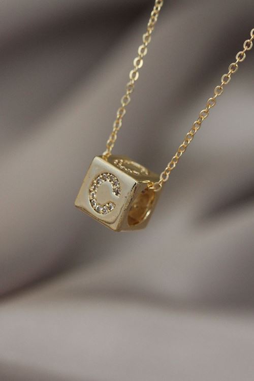 Gold Renk Zirkon Taşlı Küp Model C Harfli Kolye