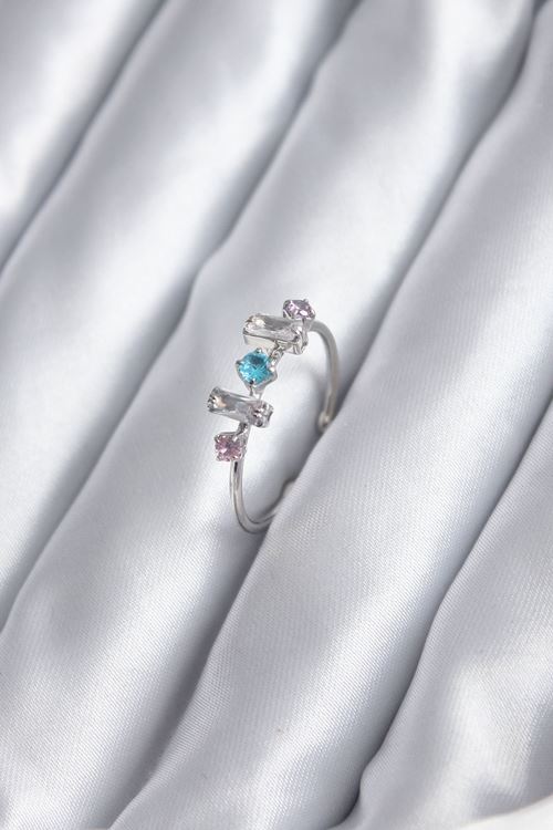 Gümüş Renk Renkli Zirkon Taşlı Kadın Yüzük