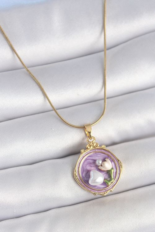 316L Çelik Gold Renk Zincir Mor Mineli İncili Çiçek İşlemeli Portre Model Kadın Kolye