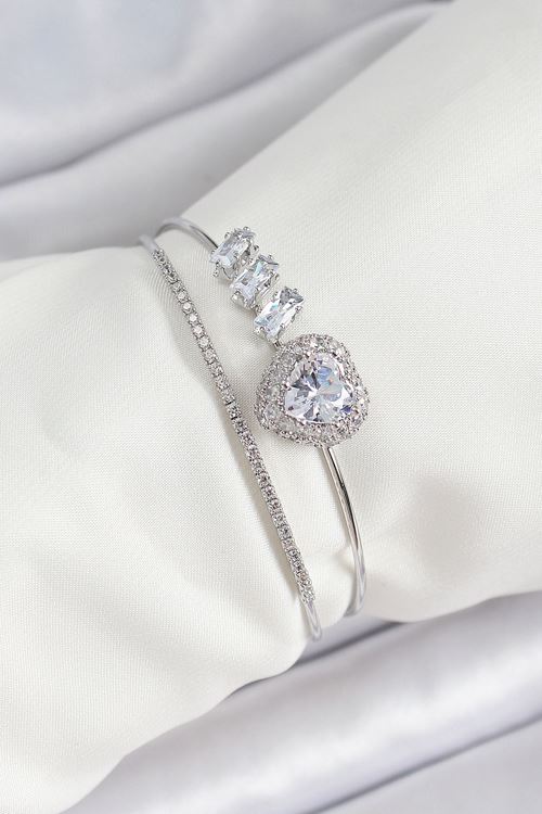 Pirinç Gümüş Renk Kalpli Zirkon Taşlı Kadın Bileklik