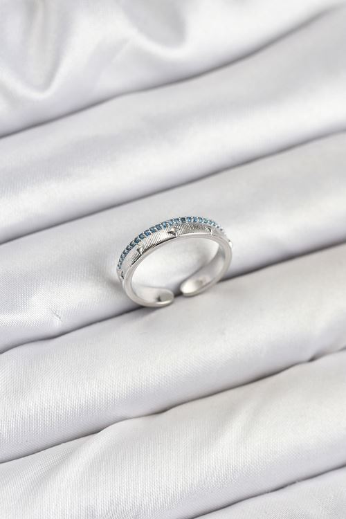 Pirinç Gümüş Renk Sıralı Zirkon Taşlı Kutup Yıldızı Model Kadın Yüzük