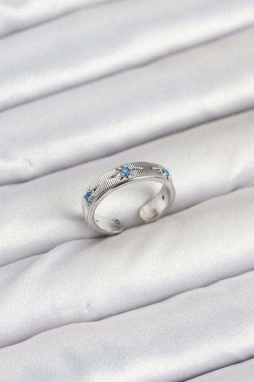 Pirinç Gümüş Renk Mavi Zirkon Taşlı Kutup Yıldızı Model Kadın Yüzük