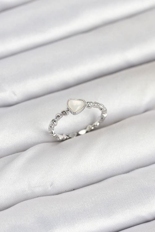 Pirinç Gümüş Renk Kalpli Model Kadın Yüzük