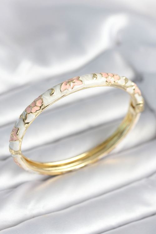 Beyaz Pembe Renk Detaylı Mineli Kelepçe