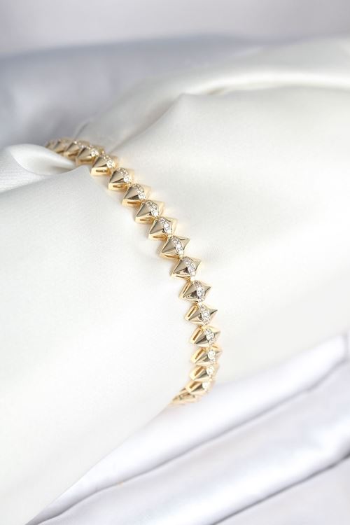 Pirinç Gold Renk Zirkon Taşlı Baklava Model Kadın Bileklik